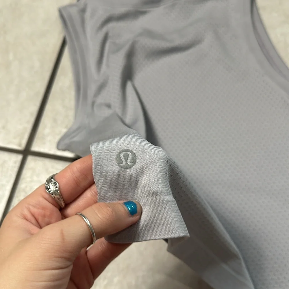 Lululemon Breeze By Muscle Crop‎ Tank *lululemon Silver Lilac